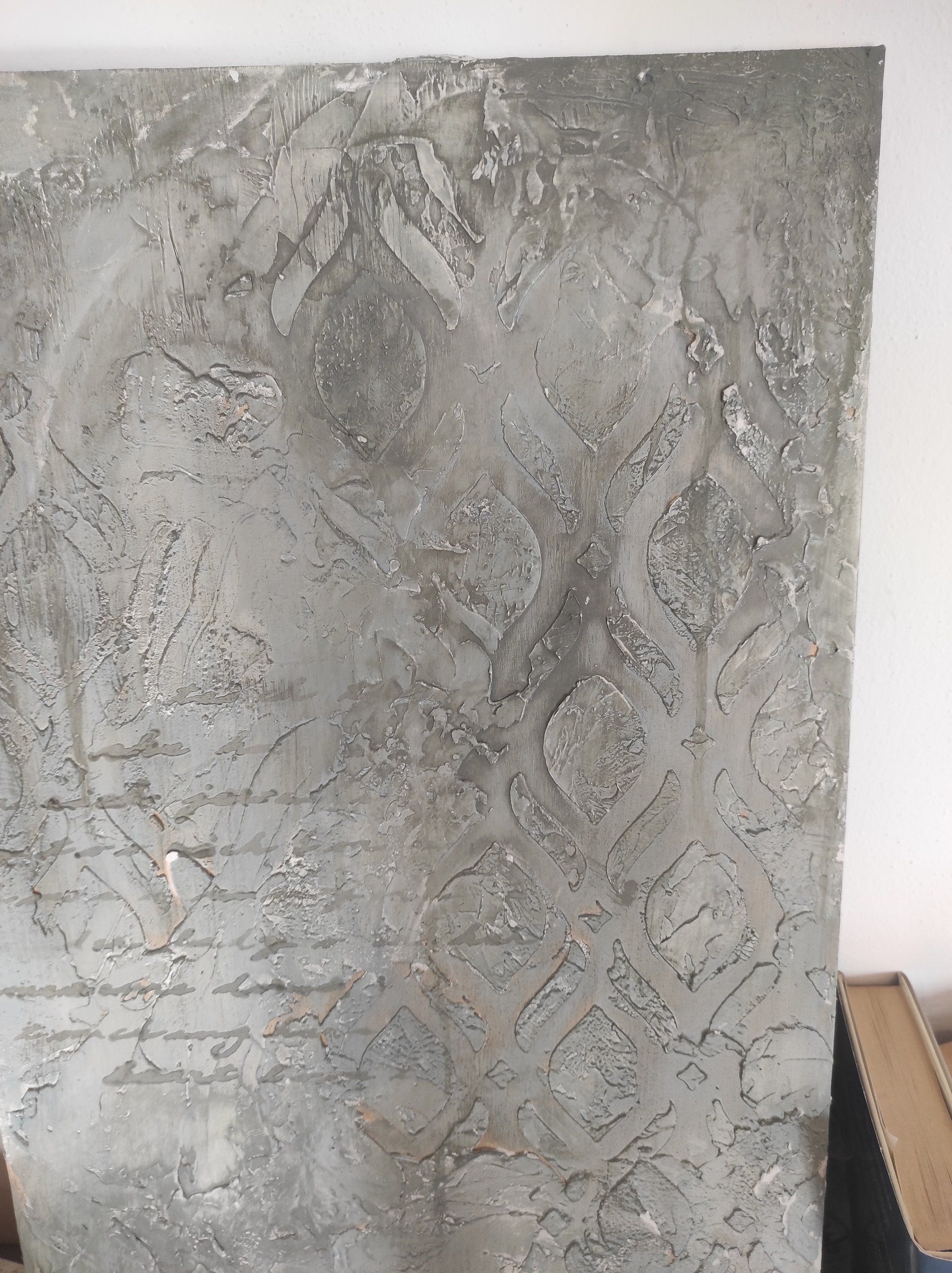 Pannello visto di fronte, con la texture stratificata in grigio e verde
