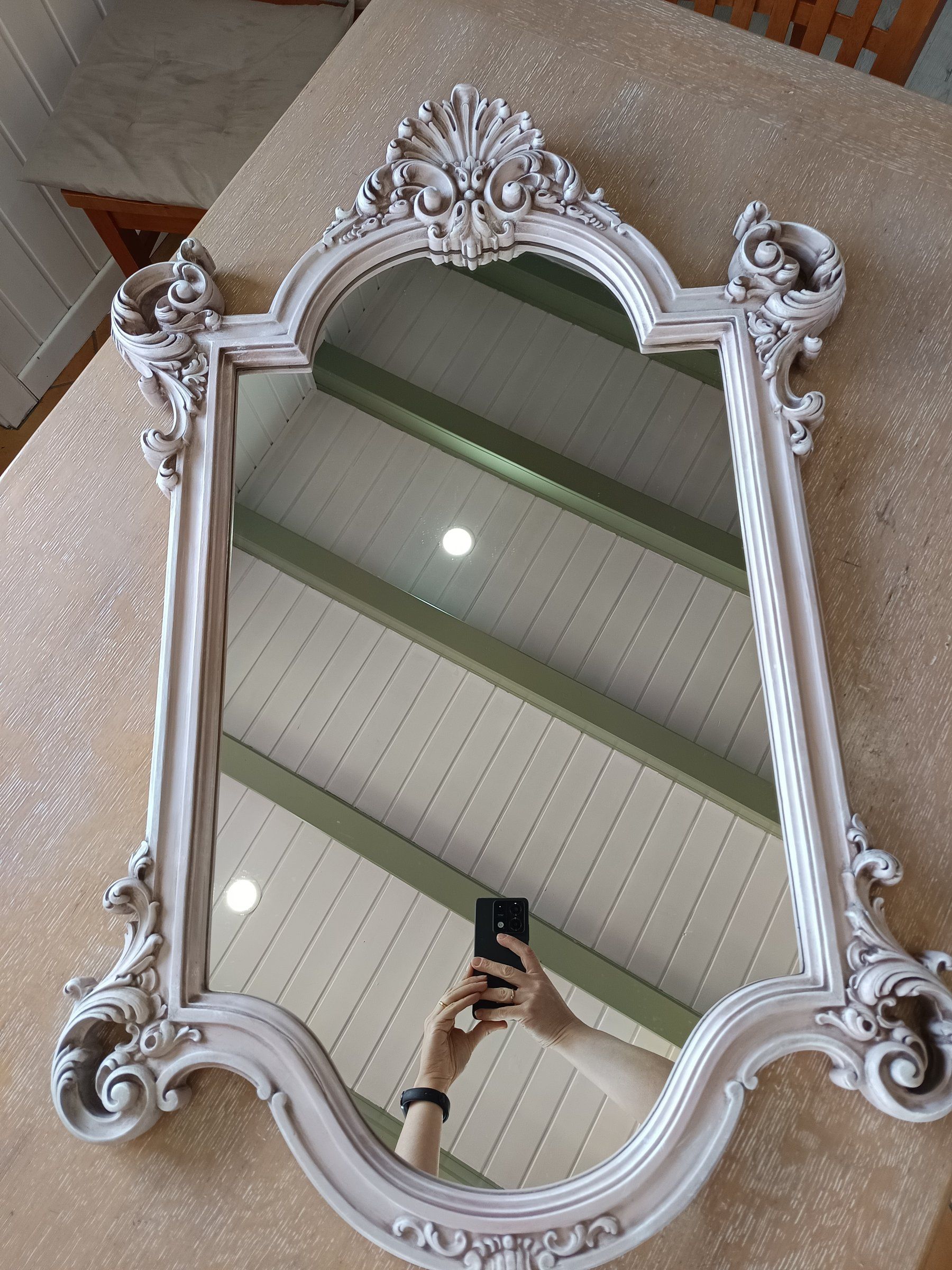Specchio con cornice barocca intagliata dopo il restyling, rosa antico con anticatura